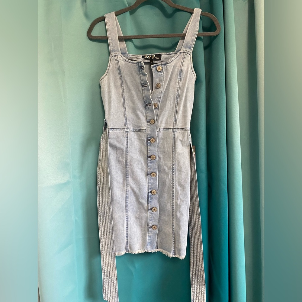 Denim Dress. Sleeveless. Size Small. Ties at the waist.